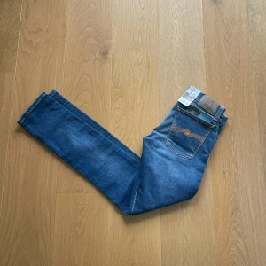 Nudie Jeans - Ett par galet fräscha Nodie Jeans | Oanvända, skick 10/10 | Modell ”Long John” | Nypris 1495Kr | för mer frågor eller funderingar kom pm!