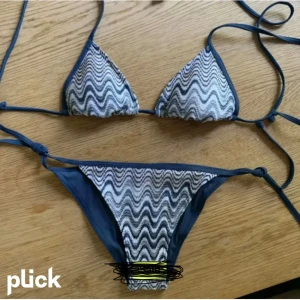 Missoni likande bikini  - Säljer denna super fina Missoni liknade bikini då överdelen tyvärr var för liten.