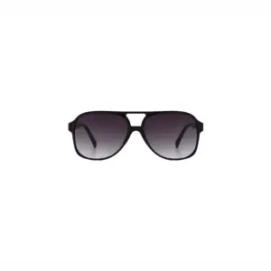 Lumières egna solglasögon, perfekt inför sommaren | Skriv ”köp” privat för att köpa🤗 FAST PRIS