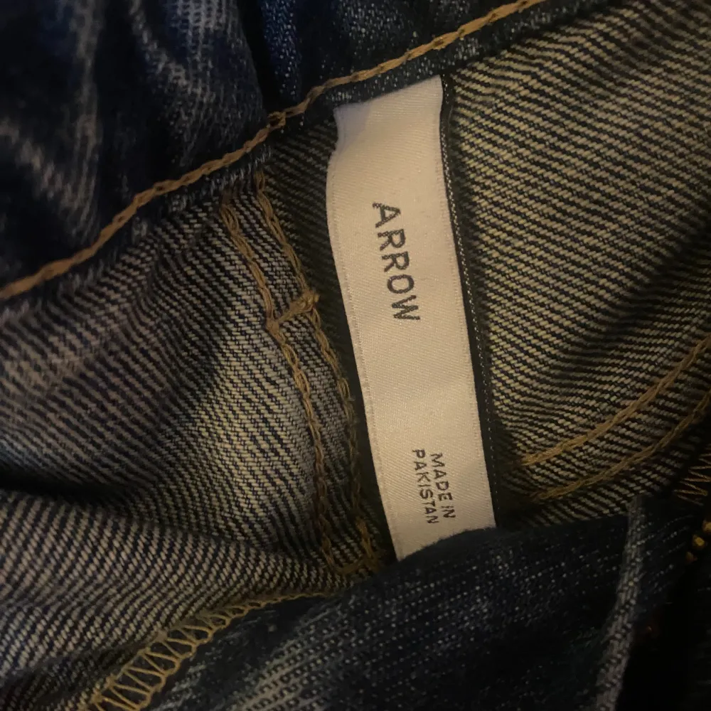 Weekday jeans i modellen arrow storlek 27/32, skriv dm vid frågor💗. Jeans & Byxor.