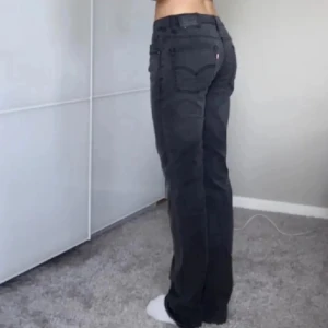 Levis jeans - Säljer mina Levis jeans som aldrig är använda endast provade❤️ storleken är xs/s❤️