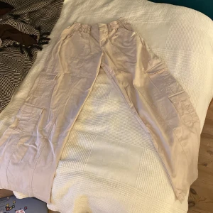 Cargo byxor - Beiga cargo byxor som tyvärr är för korta för mig. 