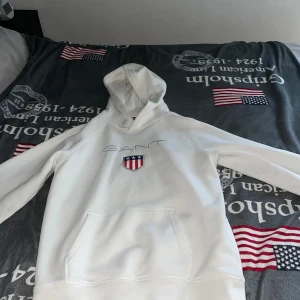 Säljer nu min Gant tröja. Bra skick 10av10. - Storlek från 16år. Mycket bra skick 