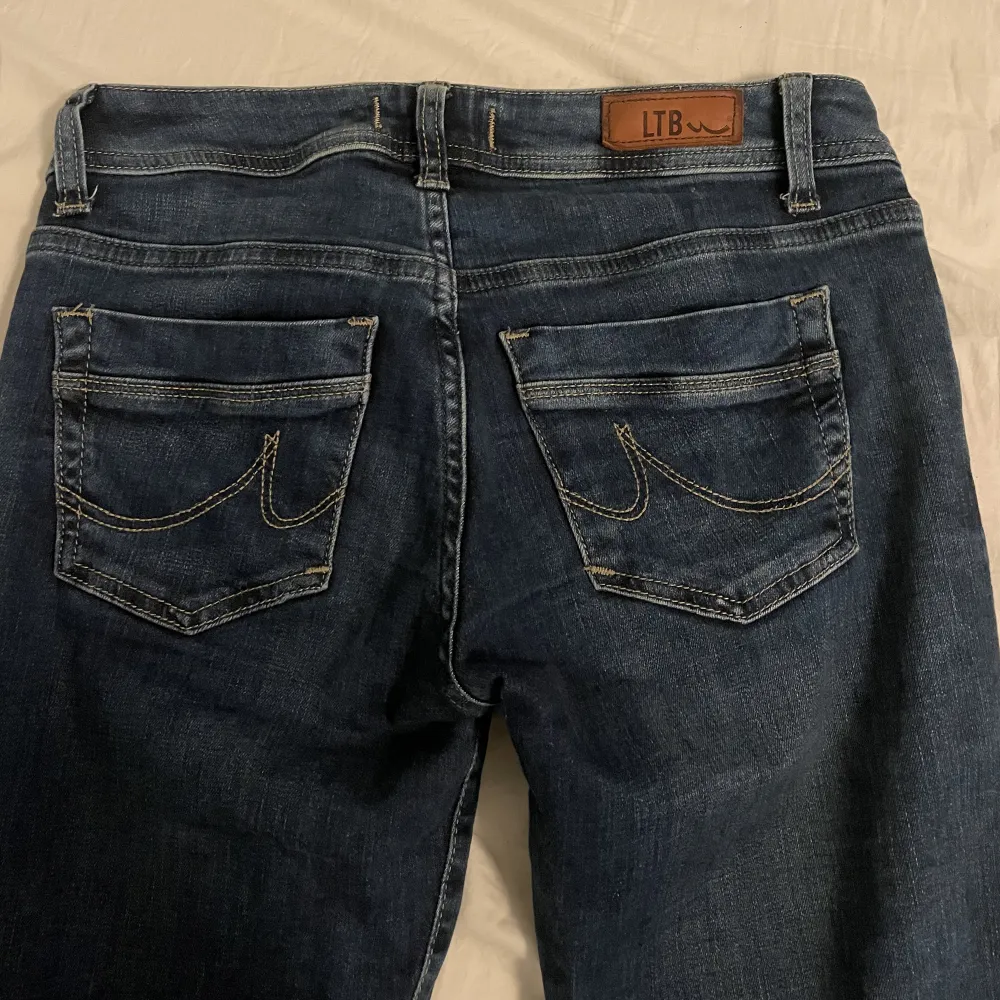 Jeans från Ltb i modellen valerie. Fint skick i storlek 25/36💞. Jeans & Byxor.