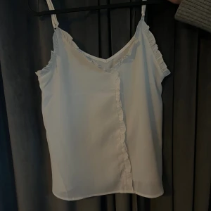 Linne - Linne. Skriv för fler bilder eller ifall ni undrar över något💕