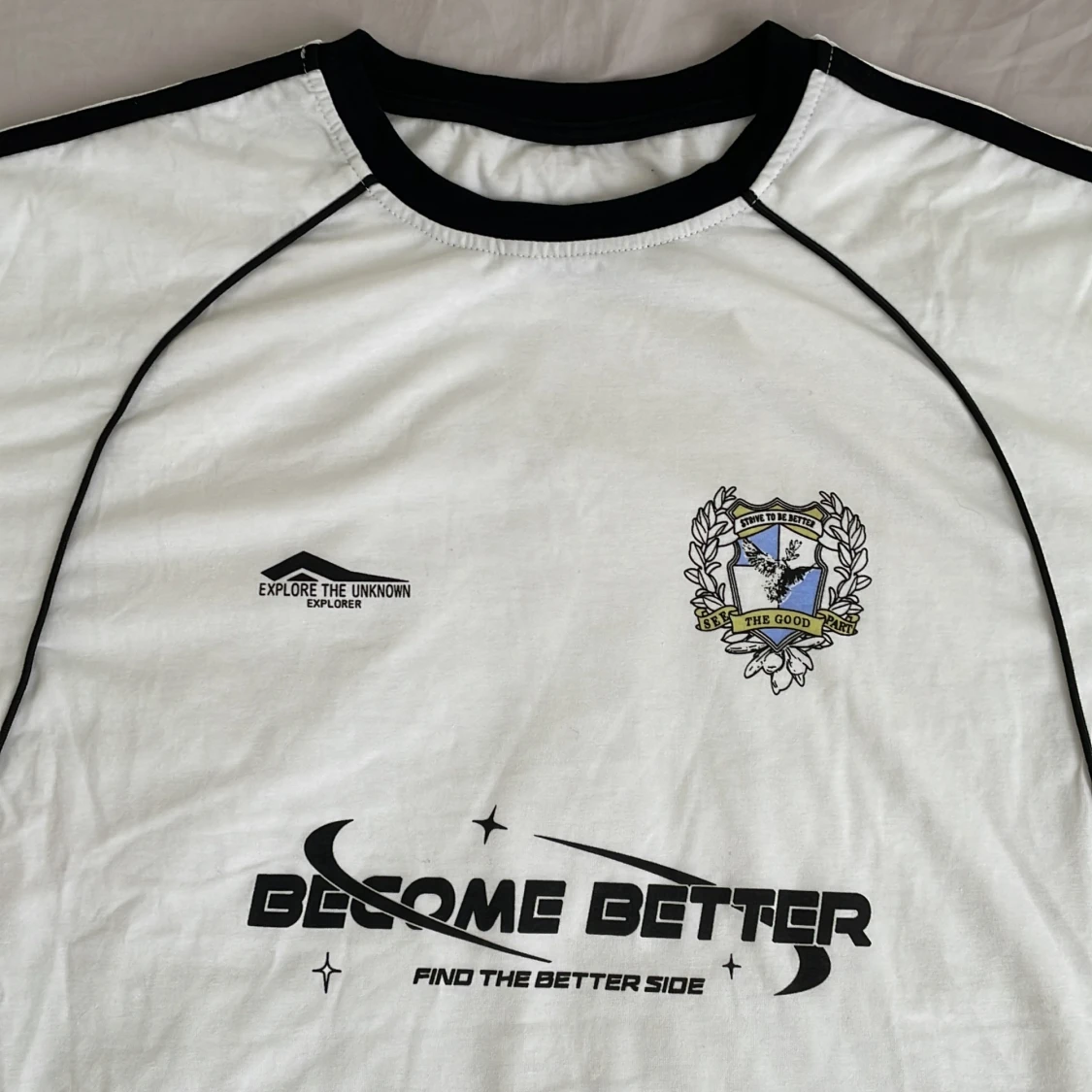 Vit Tröja med design/slogan/grafik 99 kr - 91