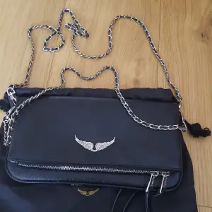 I am selling Zadig & Voltaire clutch Rock bag, 28x14cm. I bought it used myself. It has both chains but chains are a bit worn.  Since this is a leather bag it still looks good and chic. The bag istelf is in a good condition. I don’t think it is real.