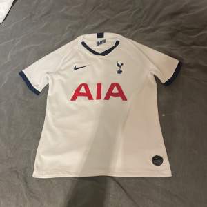Tottenham match tröja i bra skick  (Kan gå ner i pris vid snabb affär)