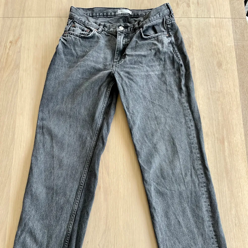 Raka jeans från Gina Tricot strl 38. Sparsamt använda så i bra skick. . Jeans & Byxor.