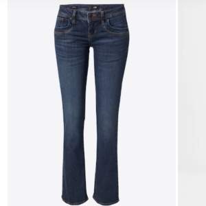  Mörkblå LTB jeans i superbra skick. De är i modellen Valerie och är i storleken W26 L30. Pris går att diskuteras vid snabb affär💗