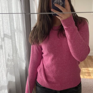 Rosa stickad tröja  - Rosa stickad tröja från Vero Moda 