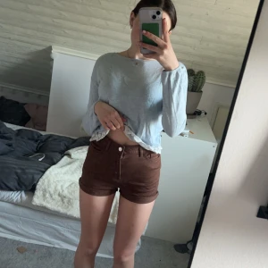 Bruna jeans shorts  - Aldrig använda bruna jeansshorts. Storlek 164 eller S. 