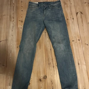 Freefit slim jeans från hm  - Säljer mina freefit slim jeans från hm dom är mycket stretchiga och har färgen ljus denimblå. Använda 2-3 gånger 