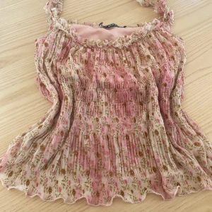 Linne - Jätte fint linne med volanger och blommor