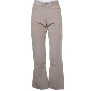 Bootcut manchester byxor - Snygga manchester bootcut byxor från Peak Performance i en snygg brun/beige färg. Köpta från sellpy men aldrig använt då de var för små på mig. W29 L30, små i storleken 💞