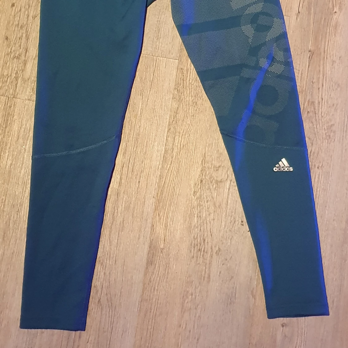 Adidas "tech fit" turkosblåa träningstights - 91