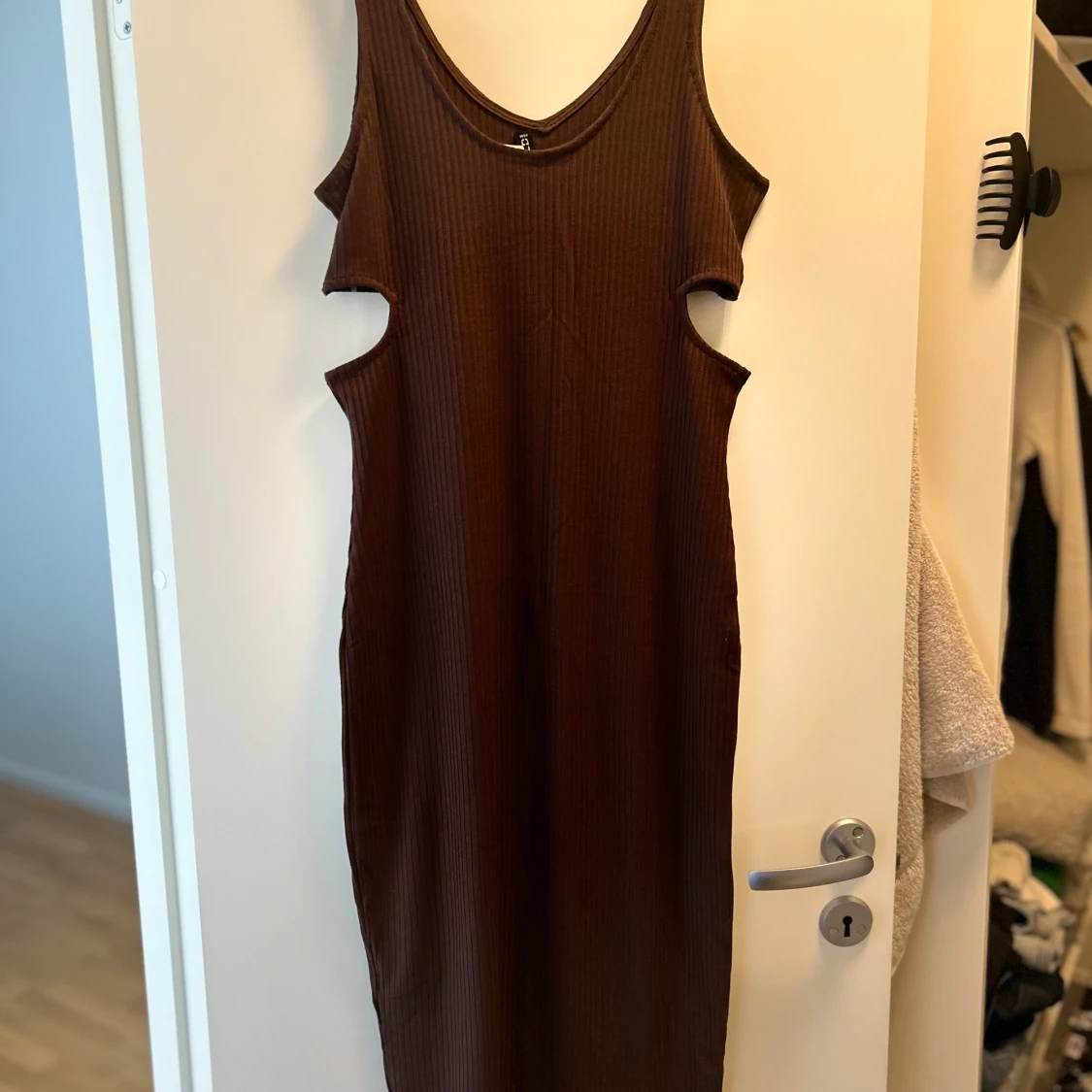 Midi ribbad klänning