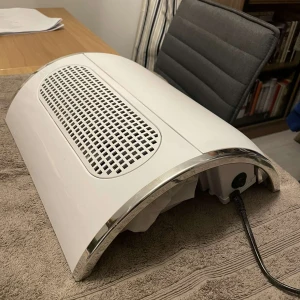 Nagelfläkt  - Köpt för 1000kr Säljer nu för jag inte har användning för den längre 