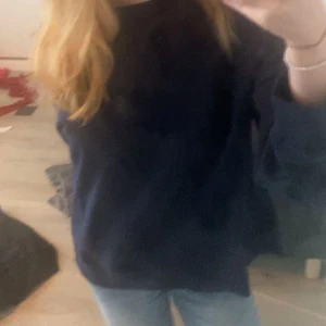 Tröja  - Jätte skön å snygg tröja som inte längre kommer till användning🩷