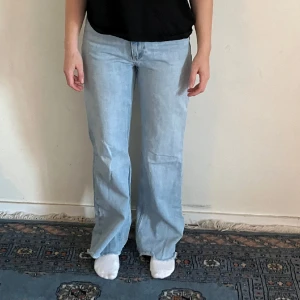 Jeans zara - Jeans från zara, avklippta så att de passar mig som är 164cm, storlek 38💕