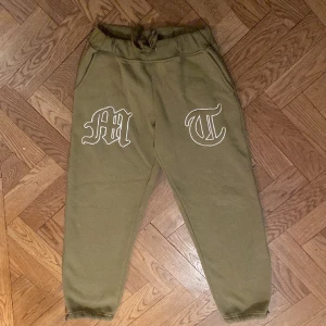 tuttolente underdel - military green tuttolente underdel. limited edition. Ny pris: 1300kr