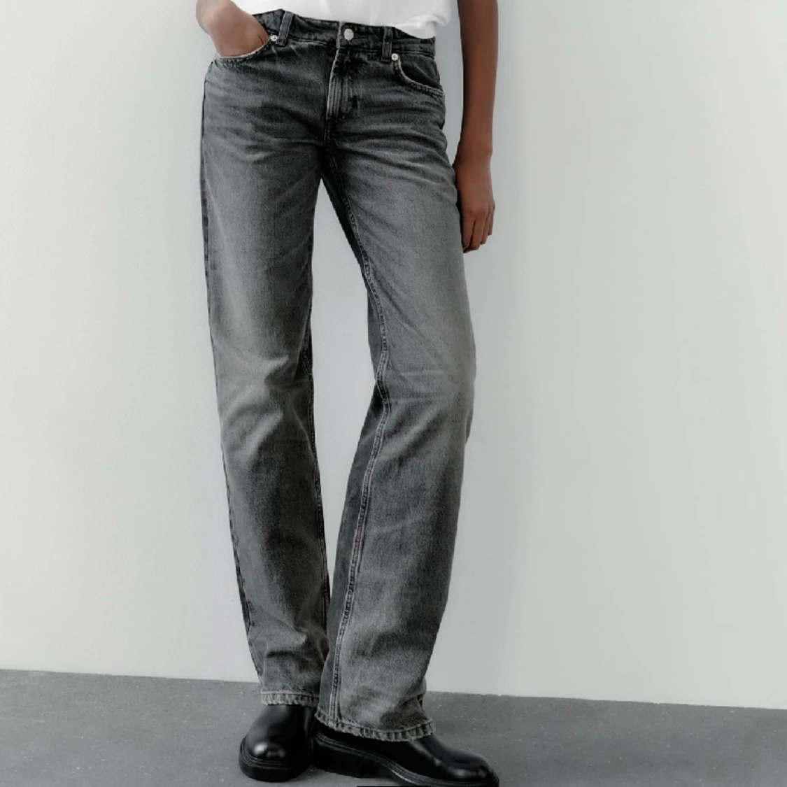 Grå lågmidjade jeans