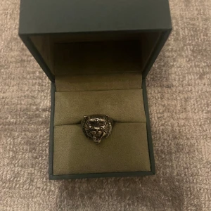 Ring  - Cool, aldrig använd 