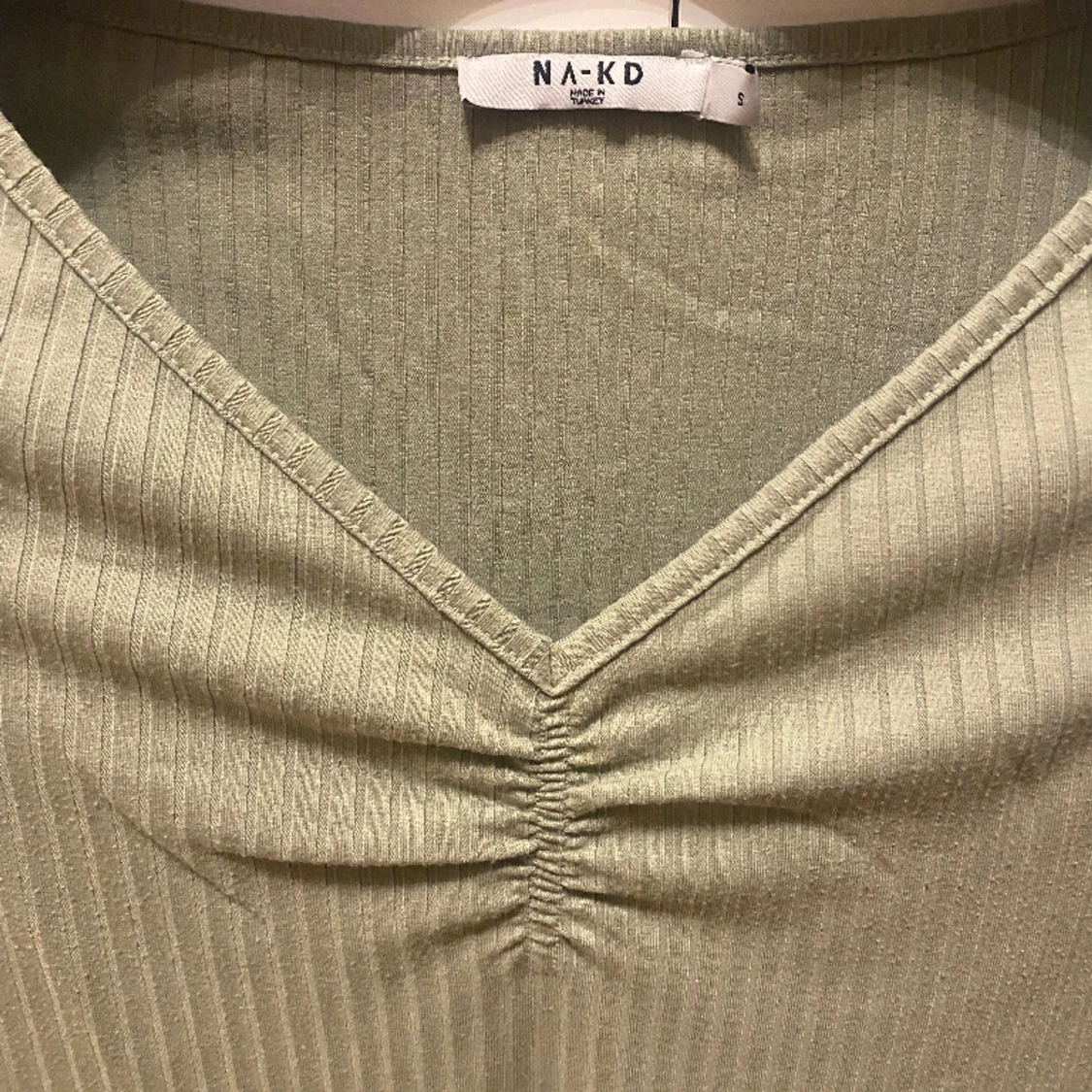 V-ringad ribbad tröja - 90