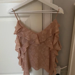rosa topp - Supersöt topp perfekt till festligare tillfällen eller sommar🩷🩷🩷