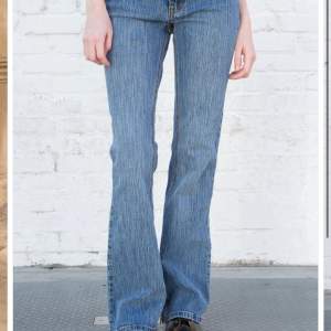 Jätte snygga lågmidjade bootcut jeans från brandy Melville!💕 I princip oanvända