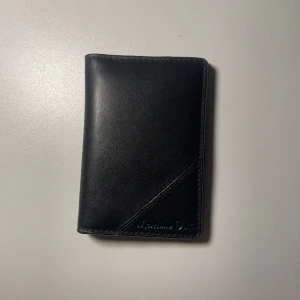 Massimo Dutti Plånbok - Stilren läder plånbok. Nypris 600