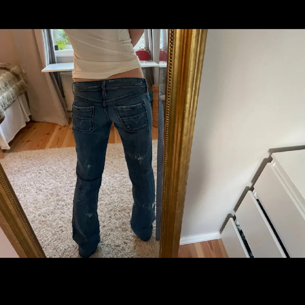 Jättefina jeans! Bra sick och nästan aldrig använda. Skriv för fler mått💗 pris kan diskusteras!. Jeans & Byxor.