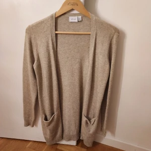 Kofta  - Beige kofta utan knappar