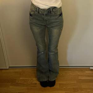 Skitsnygga jeans som jag aldrig använt eftersom dem är lite stora för mig, dem är alltså i nyskick och har inga defekter!!❤️ pris går att diskutera☺️