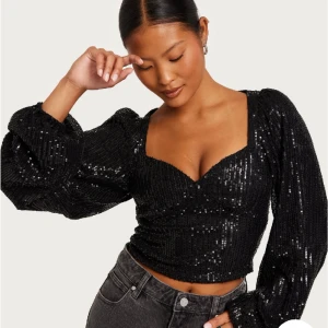 Paljett topp med dragkedja rygg  - Säljer helt ny paljett topp med prislapp 