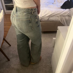Weekday Jeans - Low waist baggy jeans från weekday knappt använda, fler bilder finns
