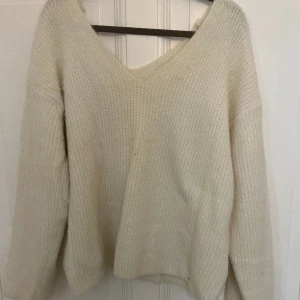 Stickad tröja - Fin stickad tröja från H&M💗 använd ett fåtal gånger men är i gott skick💗 