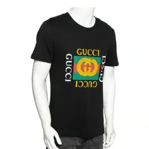 Gucci T-shirt i strl XL, skick 9/10 kommer från ett rökfritt och djurfritt hem,