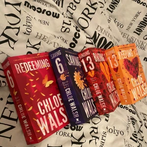 Bindning serien - Säljer denna jättebra serien i topp skick❤️verkligen sååååå bra böcker!! Jag rekommenderar verkligen!! kan tänkas mötas upp eller fraktas! Mitt pris är jättebra då de kostar 1000kr sammanlagt om inte mer! 