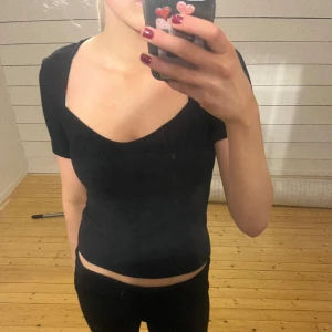 Ribbad tröja - Så himla söt ribbad tröja från Gina som tyvärr inte används💕💕 strl S, men passar öven M