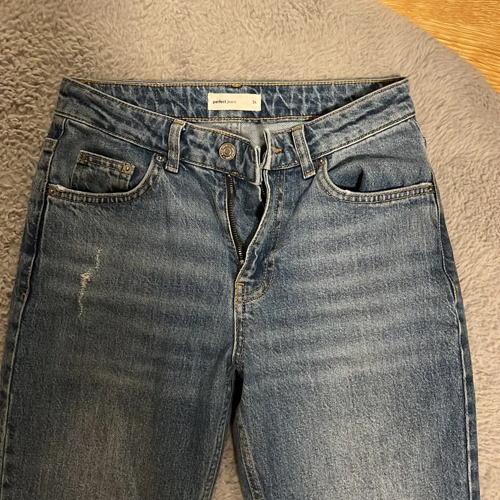 Super snygga  jeans från Gina i storlek 34 ( midjemått 34 innerbenslängden 85) jätte bra skick ❤️. Jeans & Byxor.