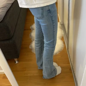 Lågmidjade flare jeans - Finns en till annons på min profil denna är bara för att få fri frakt💗 