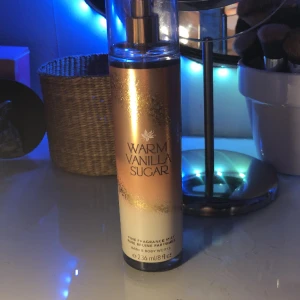 Bath& body works  - Body mist i lukten Warm Vanilla Sugar Knappt använd😇