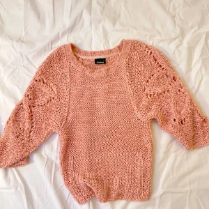 Rosa stickad tröja  - Rosa stickad tröjs 
