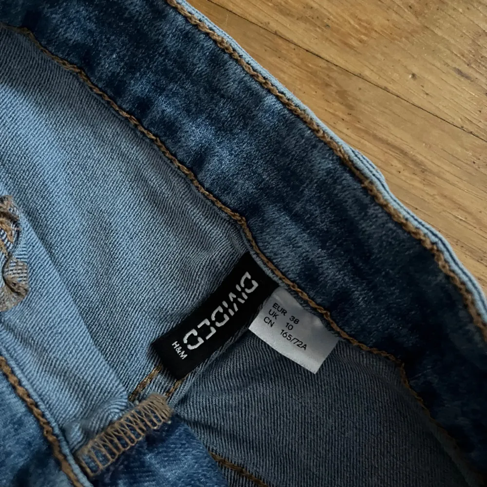 Jeans shorts säljes pågrund av att dom inte längre passar . Shorts.