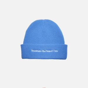 Helt ny SSC mössa - Helt ny mössa från Stockholm Surfboard Club! Köpt för 90€ (1000kr) på hemsidan och är aldrig använd, lapparna är på. Lite annorlunda än vad färgen ser ut på mina bilder