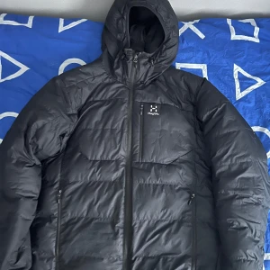 Haglöfs dunjacka - Varm dunjacka från haglöfs, bra skick. Storlek medium