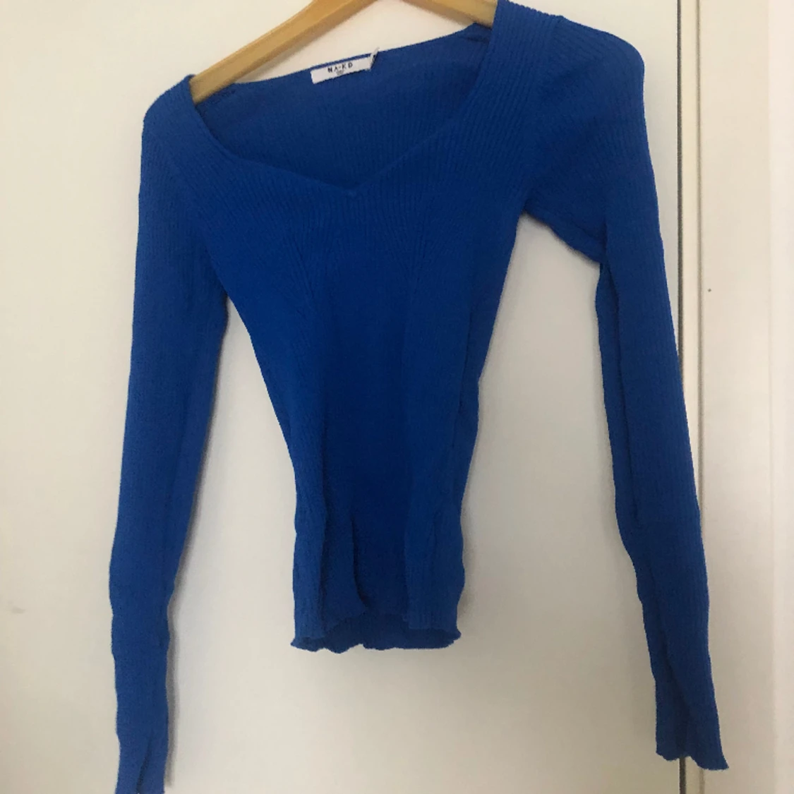 Ribbad blå tröja - 90