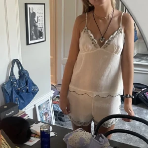 Set - Så fint och somrigt set ifrån Zara. Perfekt till sommaren! Aldrig använd med prislappen kvar 💫💫 Lånade bilder!