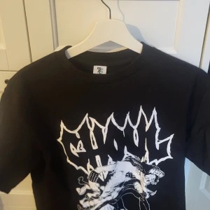 Ghoul t-shirt - Säljer då min stil ändrats  HELT oanvänd  Nypris ca 500kr
